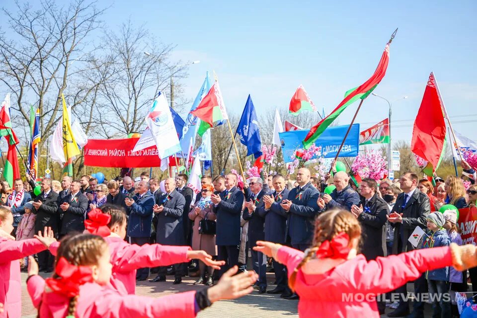 Открытие 1 май. 1 Мая Могилев. День труда концерт. Дворец культуры и области Могилев Кубок дружбы 2018. Видео открытие 1 мая.