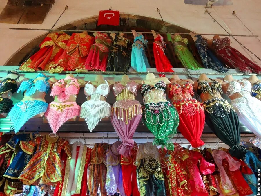 Заказать из турции в россию. Турецкий рынок одежды. Турецкие вещи на рынках. Турция рынок одежды. Турецкие вещи из Турции.