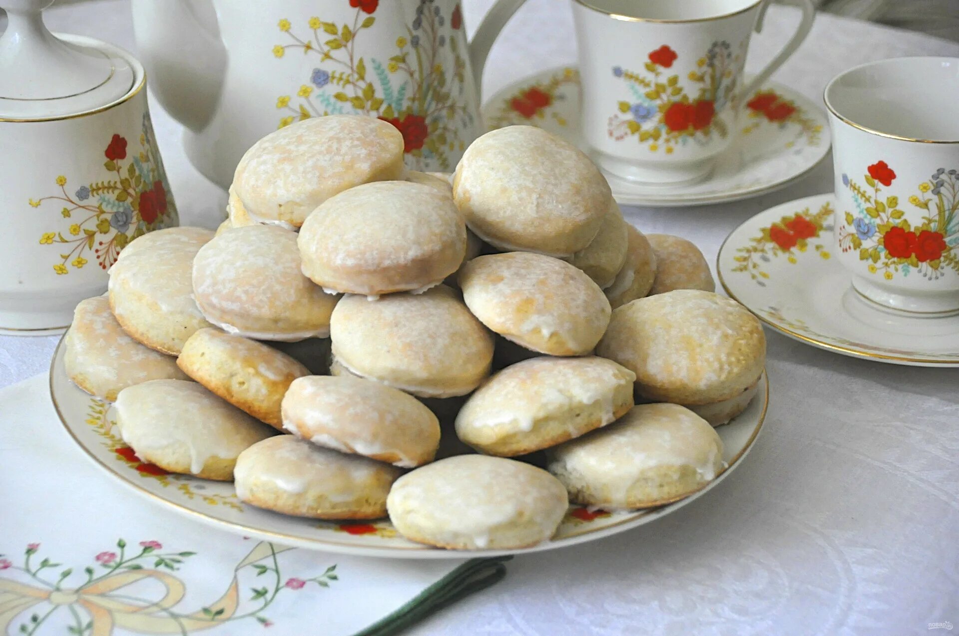 Пряники заварные неженка. Пряники с молоком. Пряник молочный. Заварные пряники на молоке. Рецепт мягких пряников на кефире