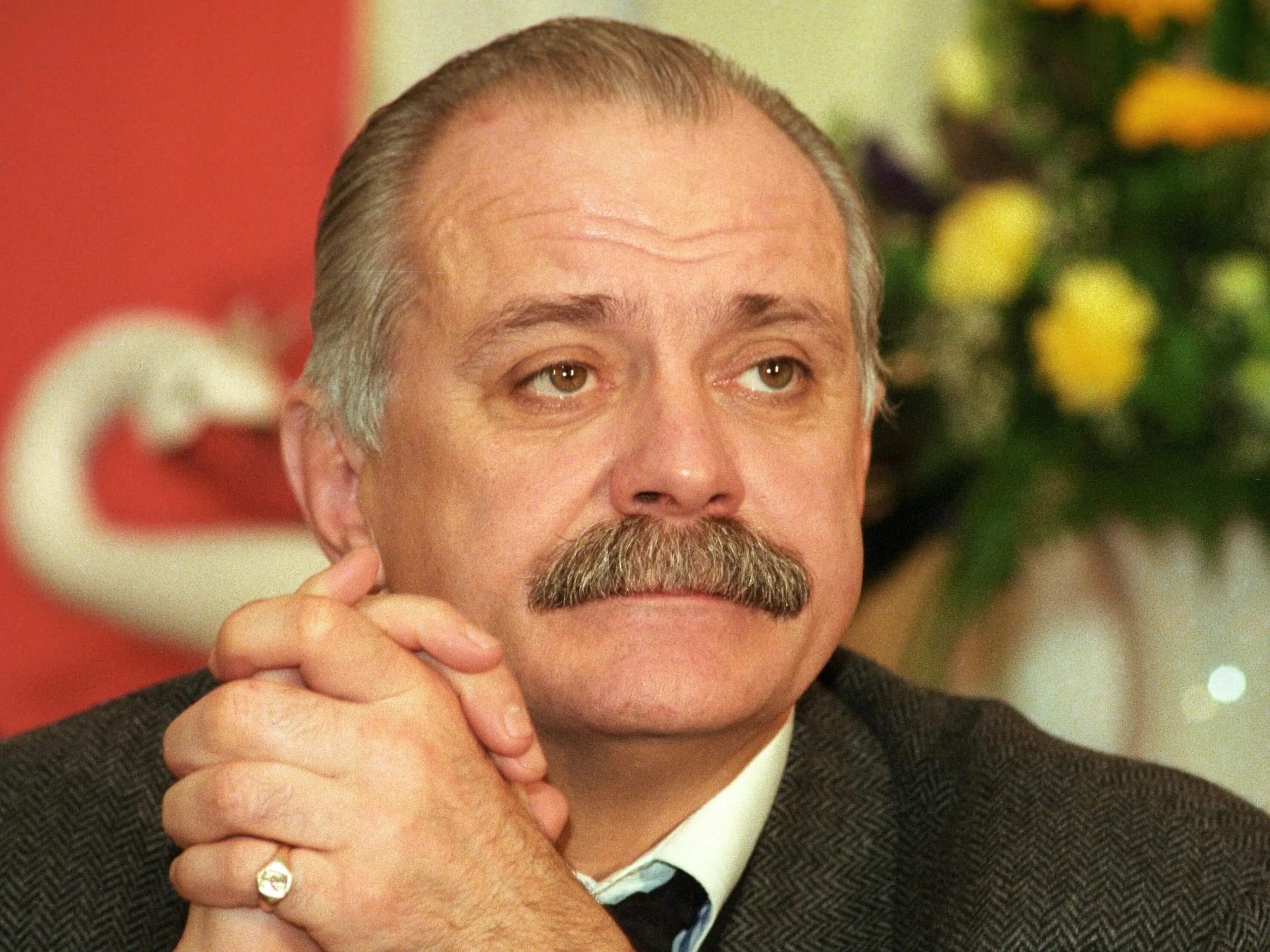 Михалков рассказал, как Запад обманул два поколения молодежи на Украине Вечерняя
