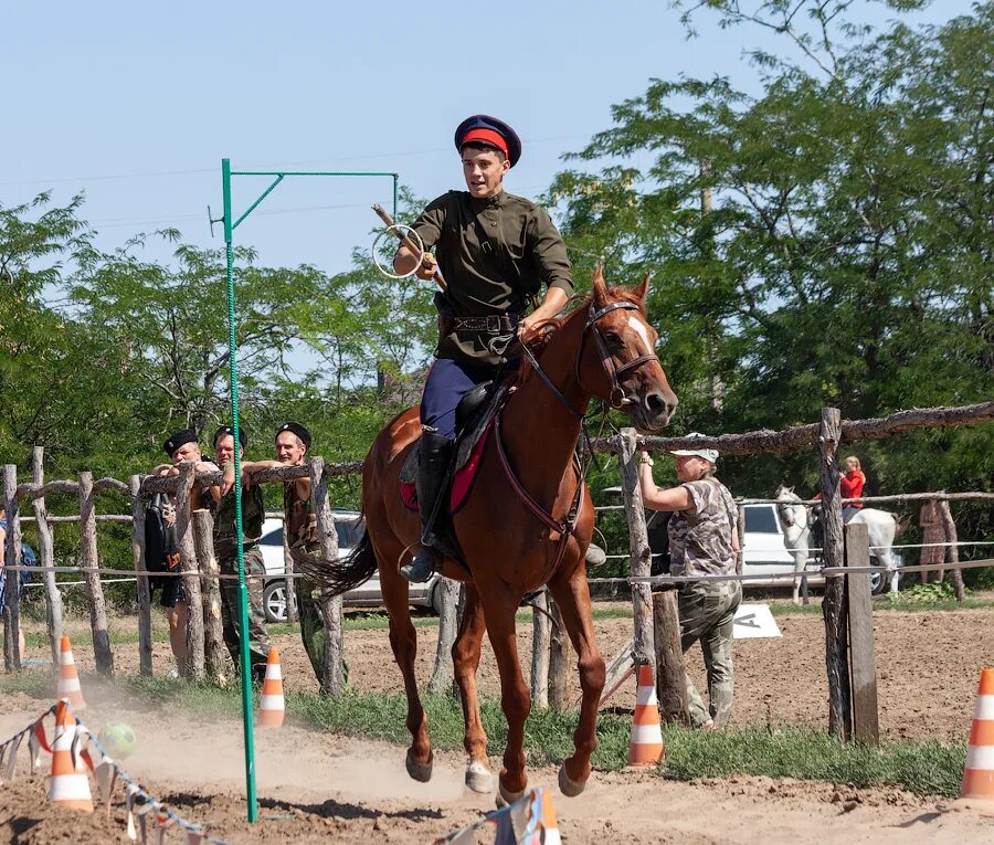 Кск вход. Конный спорт джигитовка Казачья. КСК застава Волгоград. Джигитовка донских Казаков.