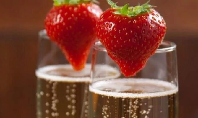 Хочумна ручки и шампанского. Хочется шампанского и на ручки. Хочу клубники шампанского и на ручки. Хочется шампанского. Хочу шампанского и на ручки.