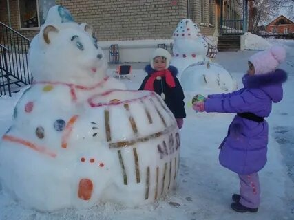 Ежик из снега в детском