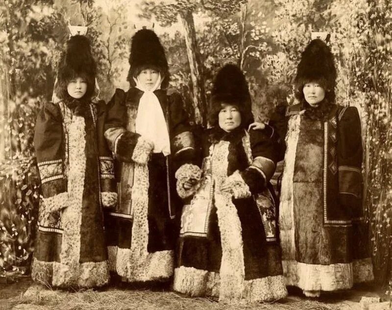 веко якутов. якуты 19 век. веко якутов. якутский ысыах шаман. якуты саха 17 век.