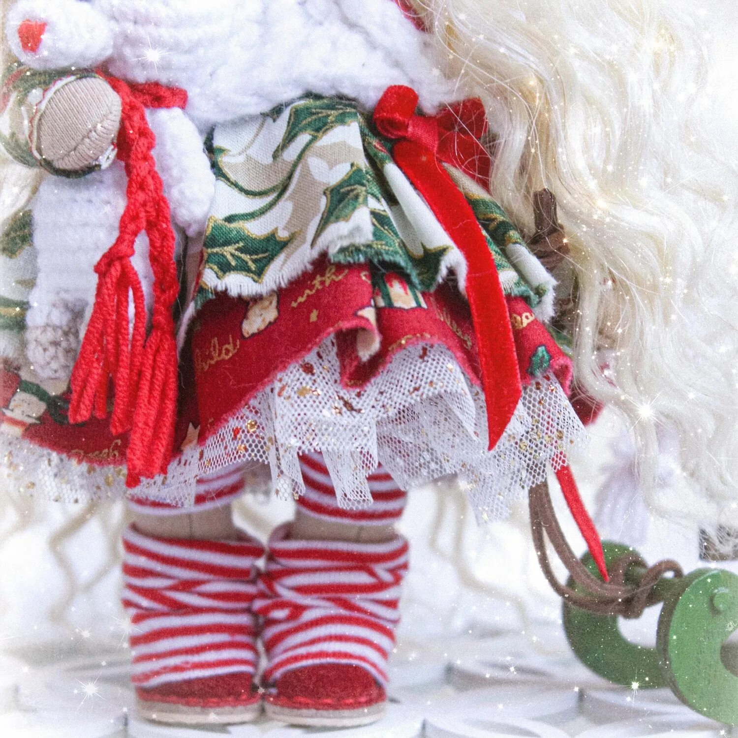 Новогодние интерьерные куклы своими руками. Новогодние куклы. интерьерная кукла новый год. текстильные куклы на новый год. рождественская кукла.