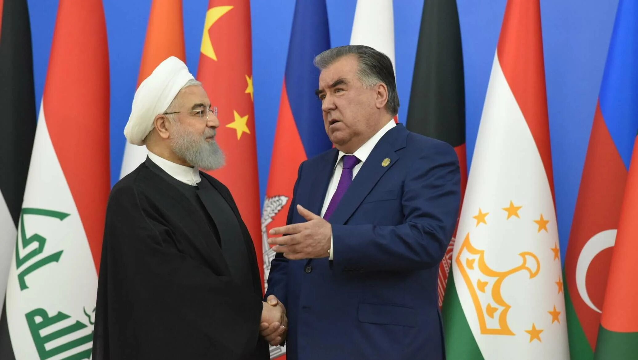 Какое отношение к таджикам. Эмомали Рахмон в Иране. Эмомали Рахмон и Хасан Роухани. Флаг Таджикистан Афганистан Иран.