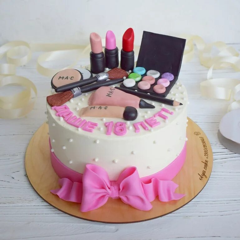 MAC Cosmetics cake - does this go in Makeup or Food!? Make up cake, Makeup birth