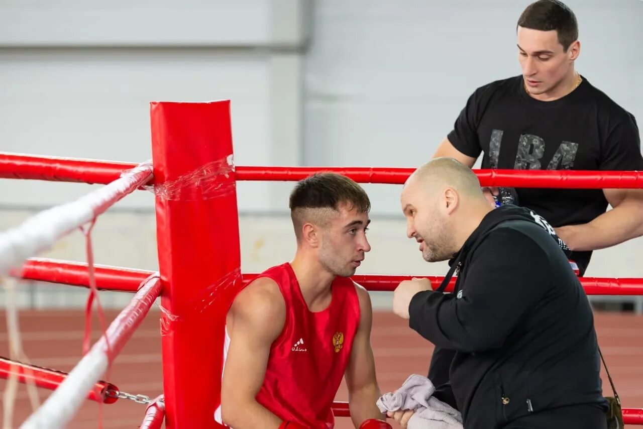 трудовые резервы калининград бокс. боксёр 66 кг. павел иванов боксер мончегорск. боксерский турнир северного флота по боксу. мончегорск соревнования по боксу 2022 голощуков.