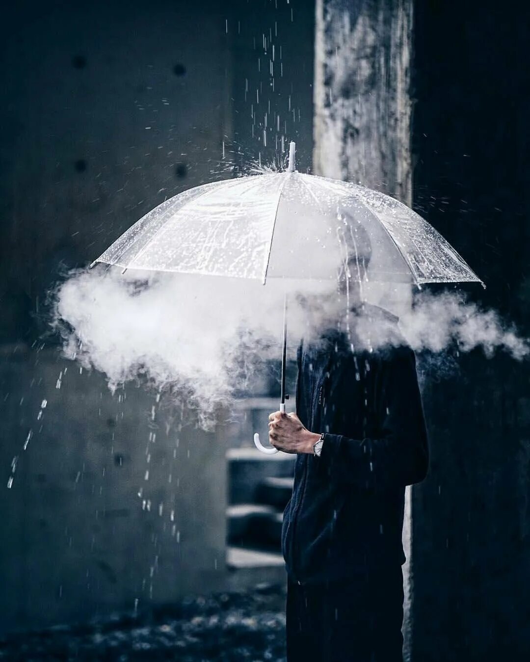 Queen of rain. Человек с зонтиком. Фотосессия с зонтиком. Человек под зонтом. Дождь зонт.