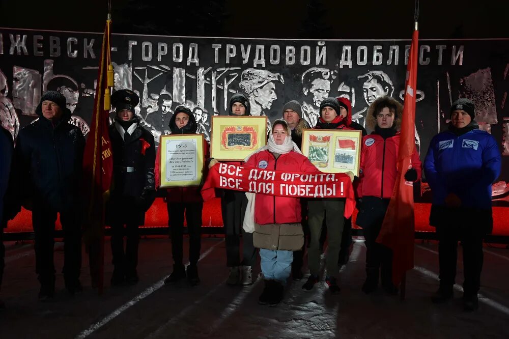 стелла город трудовой доблести. стела город трудовой доблести уфа. открытие стелы ижевска. стелла город трудовой доблести ижевск. ижевск 9 декабря.