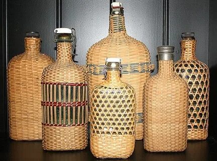 Бутыль из ротанга