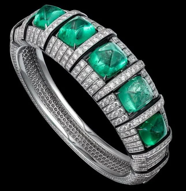 Кольцо Картье с изумрудом и бриллиантами. Cartier Emerald браслет. Изумруды Картье. Ювелирные изделия фирмы Картье. Ювелирные изделия с изумрудом