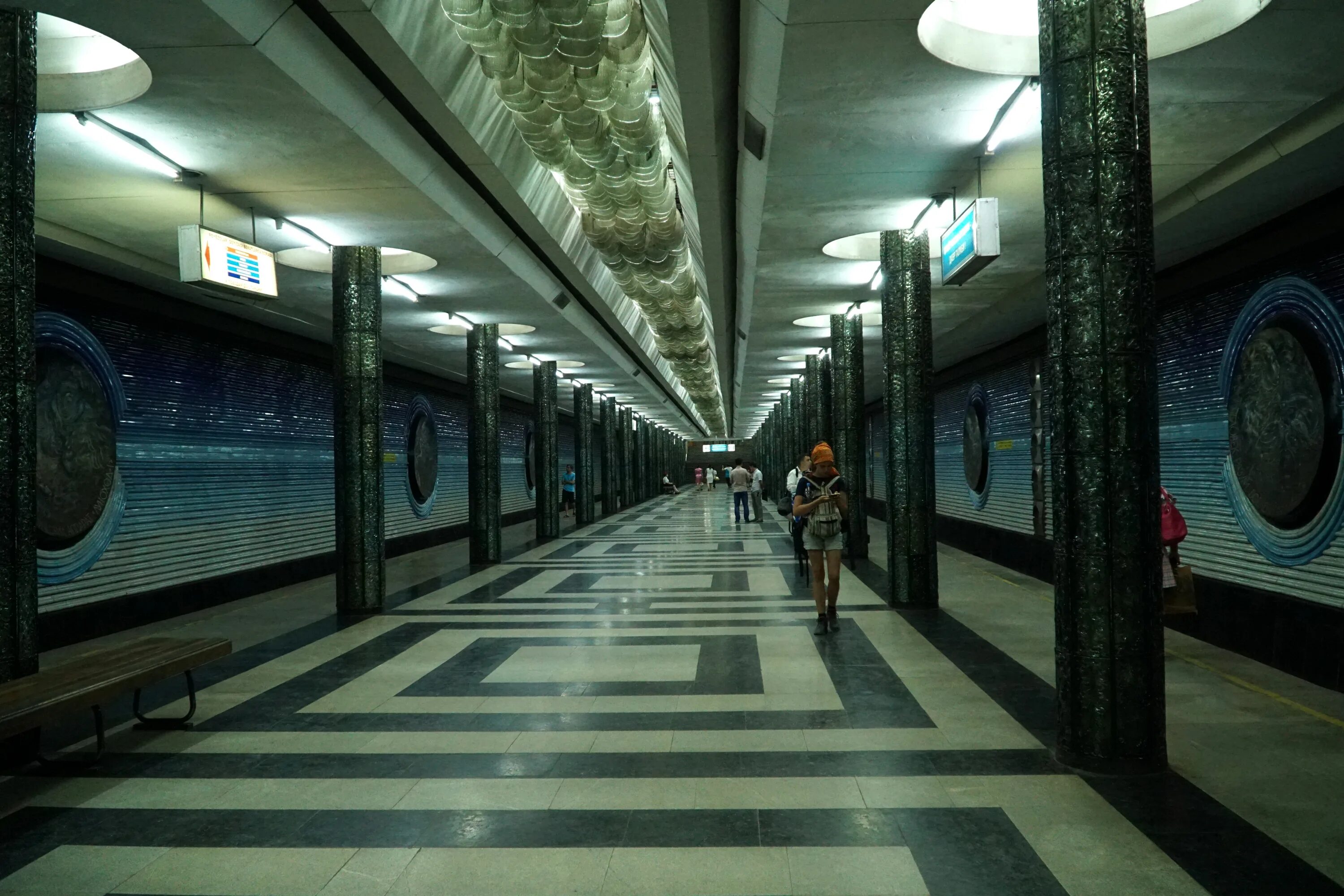 Ташкент метро горького. Ташкентское метро станция космонавтлар. станция метро космонавтов в ташкенте. проспект космонавтов станция метро ташкент. ташкент метро космонавтов.