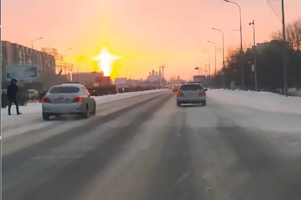 Екатеринбург 19 января 2022 что на небе. Екатеринбург солнце. Богоявление на небе. Крест в небе.