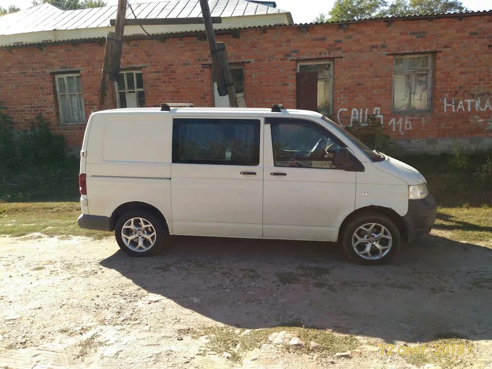 Диски транспортер т5. Volkswagen Transporter t5 диски. Фольксваген Транспортер r16. Диски на Фольксваген Транспортер т5. Т5 на дисках БМВ.