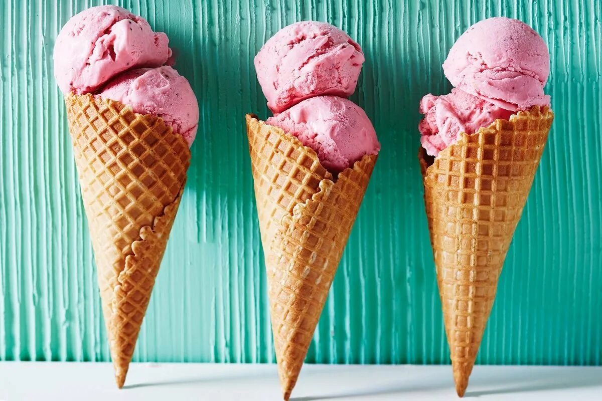 Ice cream мороженое. Мороженое айс крим. мороженое рожок. мороженое в вафельном рожке. шарик мороженого в рожке.