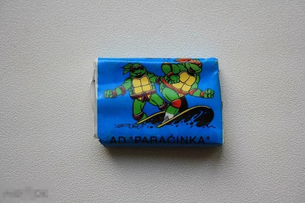 Группа жвачка. Жевательная резинка Turtles. Жвачка Туртлес 90. Этикетка жевательная резинка. Наклейки от жвачек Черепашки ниндзя.