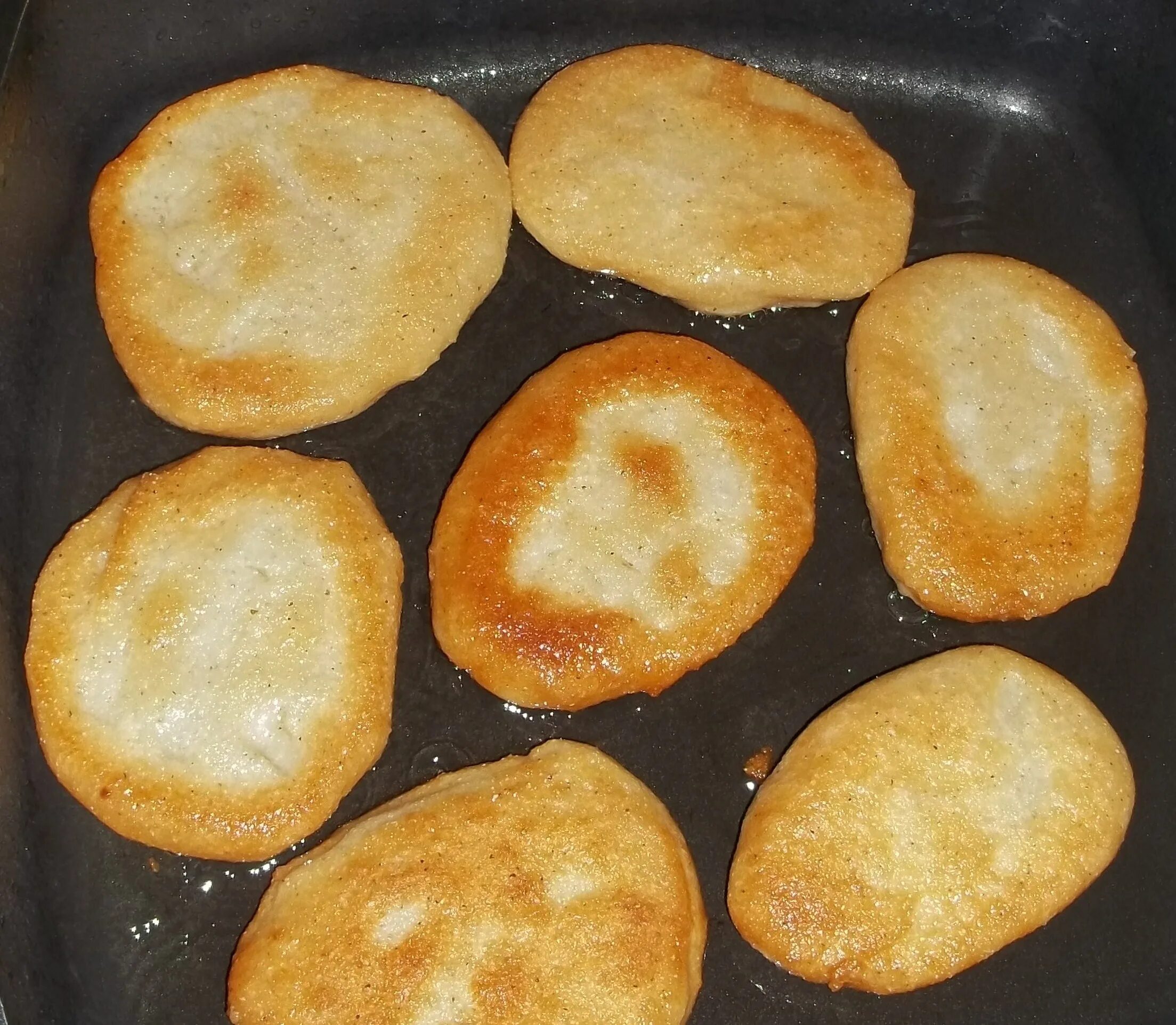 Мчади из кукурузной муки. Грузинские кукурузные лепешки мчади. Мчади из кукурузной муки. Чады грузинская лепешка. Мчади.