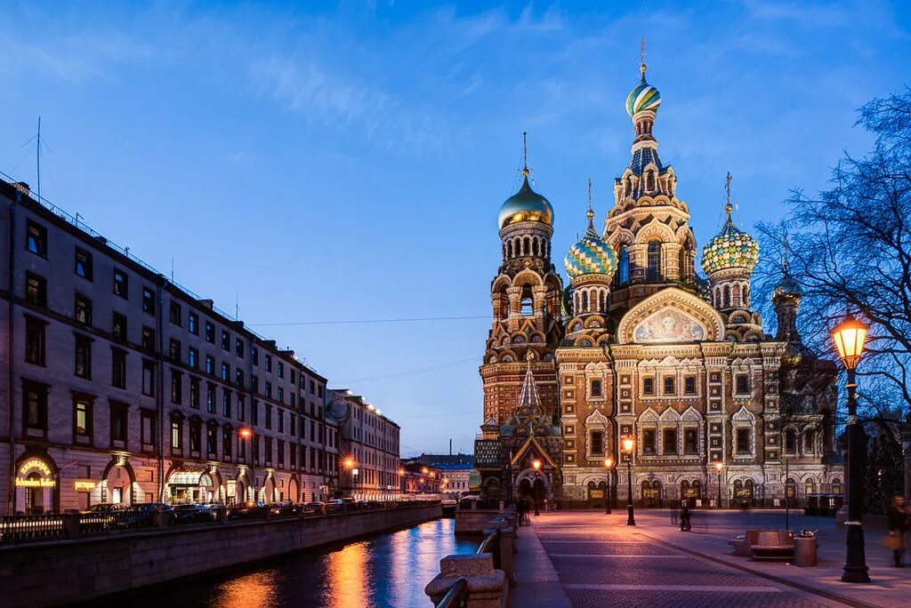 Спас на крови час работы. Санкт-Петербург the Church of the Saviour on spilled Blood. Church of the Savior on spilled Blood. Храм Спаса на крови на англ. Спас на крови Санкт-Петербург.