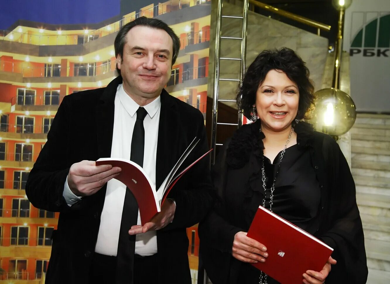 алексей учитель и кира саксаганская. семья безработных. муж любови полёхиной. помощница по дому. встреча родителей и учителей.