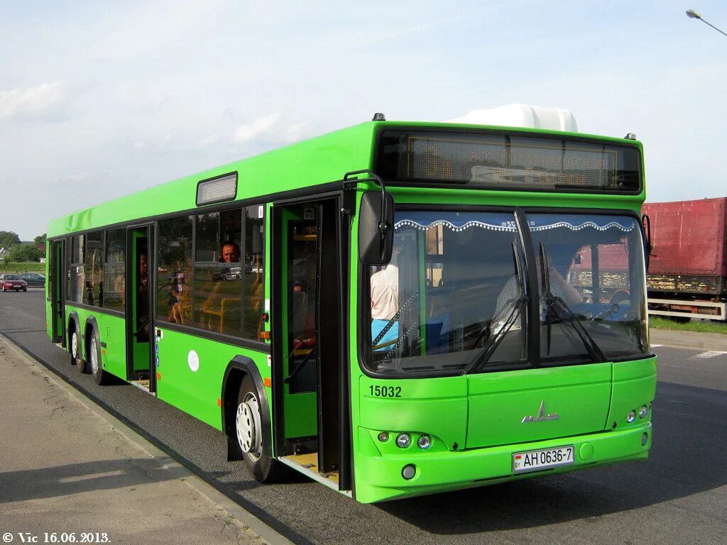 МАЗ 107 Иркутск. Зеленый автобус. Пассажирский автобус. Автобус МАЗ. Пригородные автобусы минск