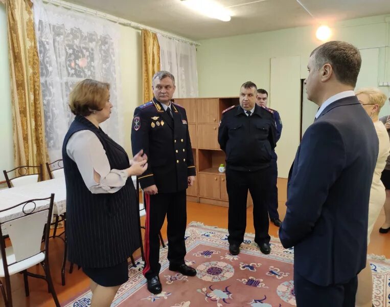 Глава Харовского района. Харовск администрация. Глава Харовского района Вологодской области. Начальник полиции Харовск.