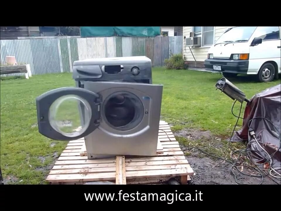 Стиральная машина samsung ww9000. Детская стиральная машина aeg. Стиральная машина крутится. Стиральная машина hoover am 110. Стиральная машина на батуте.