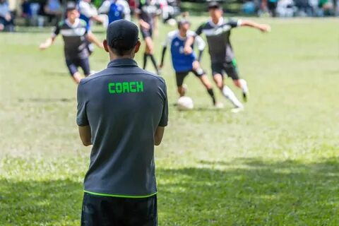 Обучаться футболу стало труднее