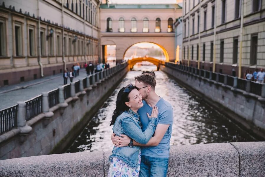 Влюбленные в Питере. Фотосессия прогулка по Питеру. Влюбленная пара в Петербурге. Фотосессия в центре Питера. Люди любят в центре