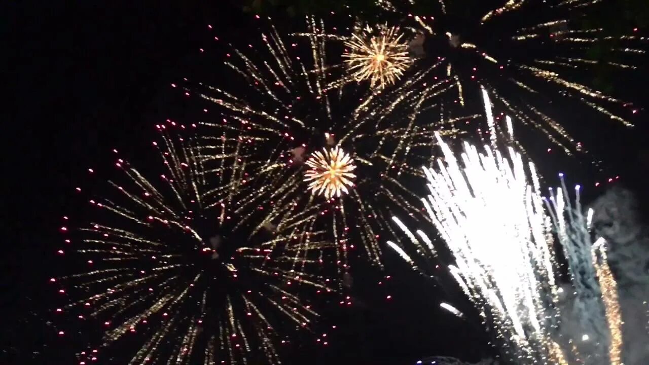 2 июня 2016 г. День города Тверь салют. Видео с салютом день города в Твери. Римский салют 18. Салют Тверь фото.