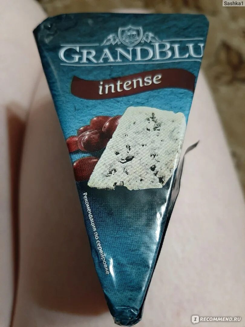 Гранд блю сыр. Сыр с голубой плесенью Интенс 50% GRANDBLU. GRANDBLU сыр intense. Грандблю с голубой плесенью intense. Сыр мягкий GRANDBLU intense с голубой плесенью 50%.