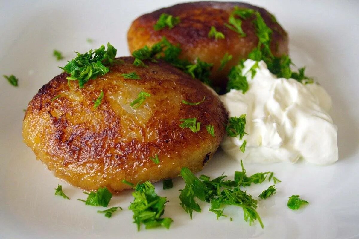 Как готовить колдуны с фаршем. Колдуны белорусская кухня. белорусские колдуны. колдуны польские. колдуны с мясом.