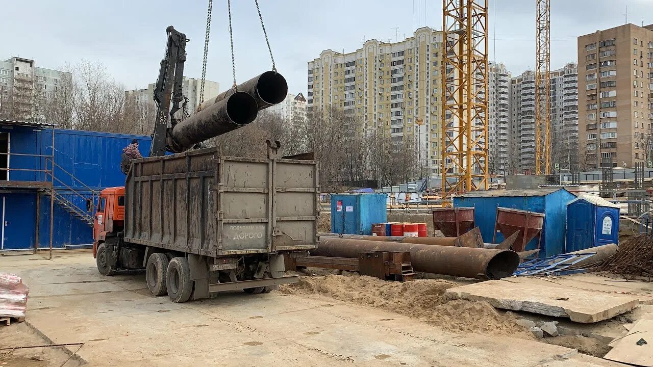 Вывезти трубы. Погрузка металлолома. демонтаж металлолома. демонтаж и вывоз металлолома. металлолом трубы.