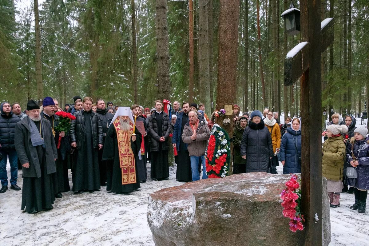 Сторож в церкви. Охранник храма. Новомученики Тихвинские, погребенные в Левашовской пустоши. Охранник в церкви.