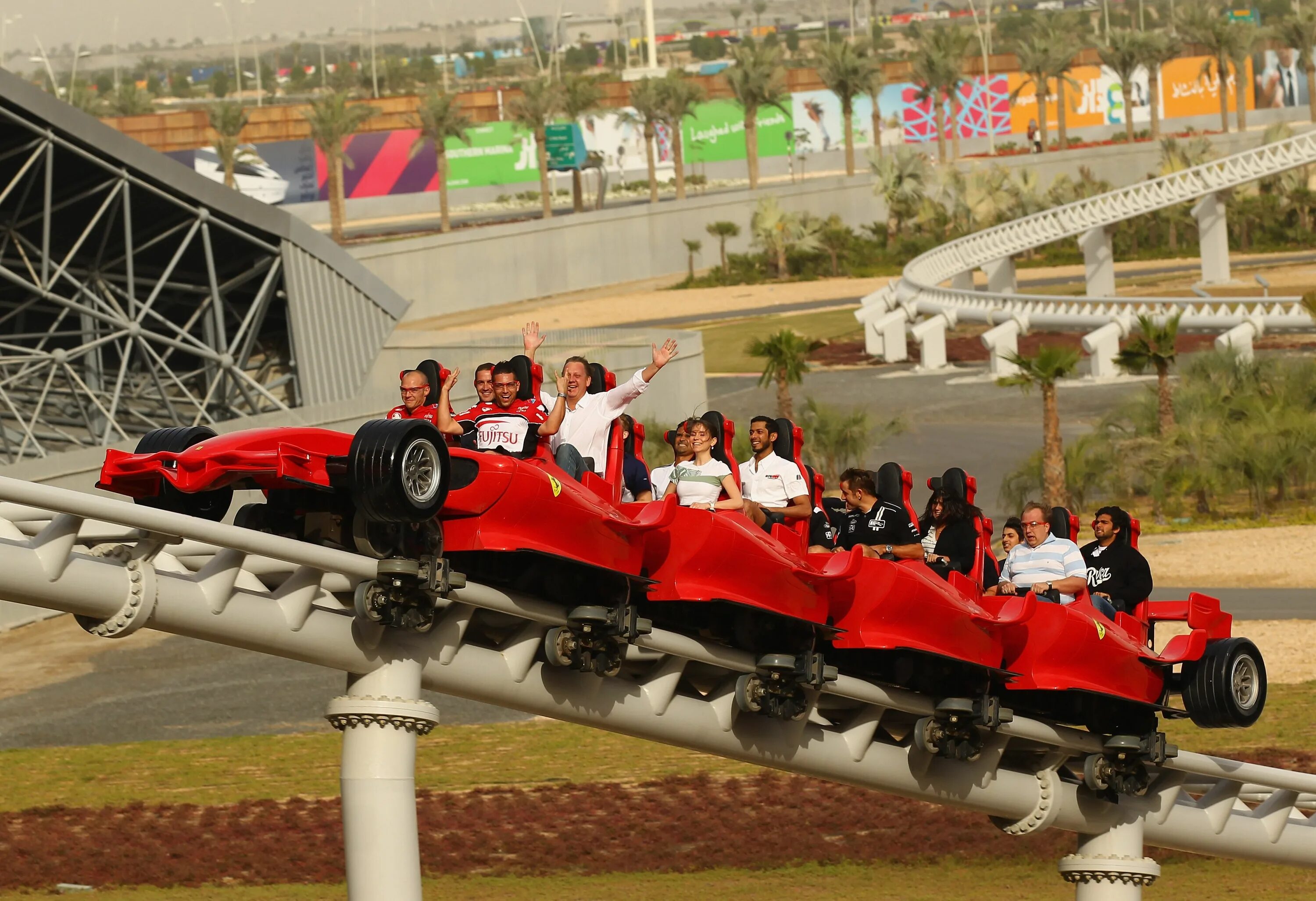 Дорогое развлечение. Феррари парк Абу Даби горки. Formula Rossa Ferrari World Абу-Даби. Феррари парк Абу Даби аттракционы. Феррари парк горка формула Росса.