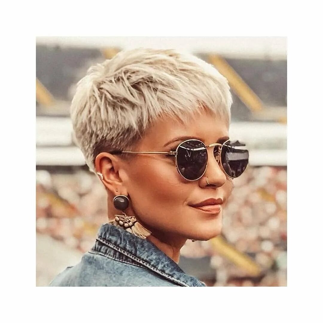 Стильные короткие стрижки для полных. Креативные стрижки 50 на короткие волосы. Ирина понаровская стрижка пикси. Стрижка пикси гаврош. Креативные стрижки 50 на короткие волосы.