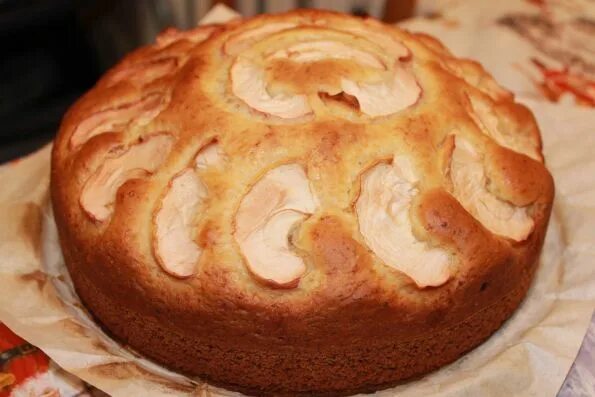 Выпечка на кислом молоке. Пирог на маргарине и желтках. Манник пирог манник. Пирог из прокисшего молока. Пирог без глютена.