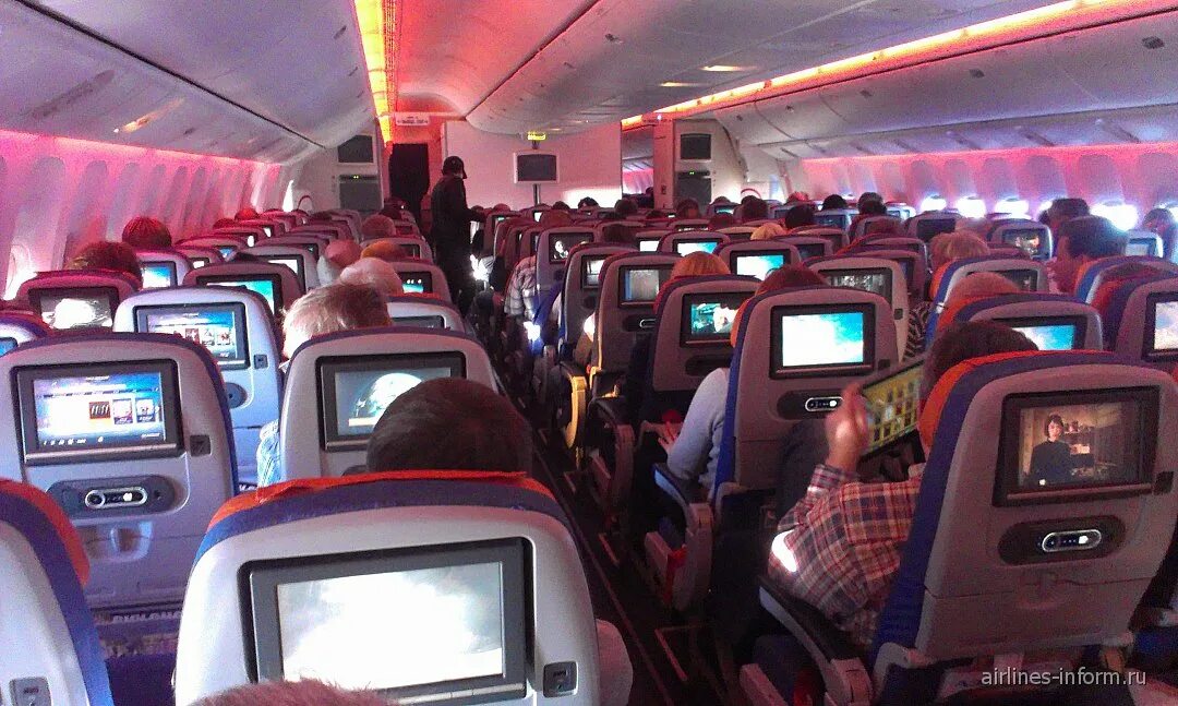 Boeing 777-300er аэрофлот. Boeing 777-300er аэрофлот эконом. Боинг 777 аэрофлот салон. Салон самолета боинг 777 300 аэрофлот. Салон самолета боинг 777 300 аэрофлот.