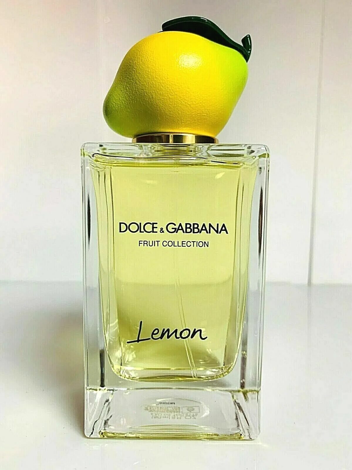 Туалетная вода лимон. Dolce Gabbana Lemon духи. Dolce Gabbana цитрус. Dolce Gabbana Fruit collection Lemon. Дольче Габбана лимон духи.