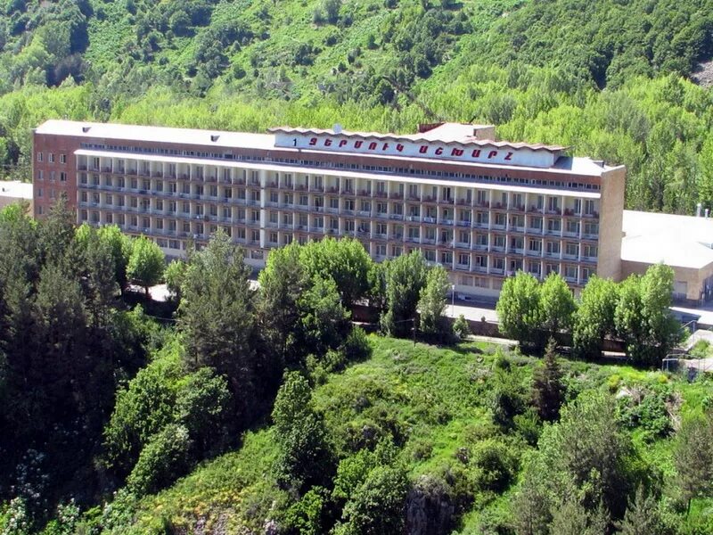 Пансионат в армении в джермуке. Армения курорт арзни. Джермук армения санаторий. Санатории армении сайты. Арзни санаторий.
