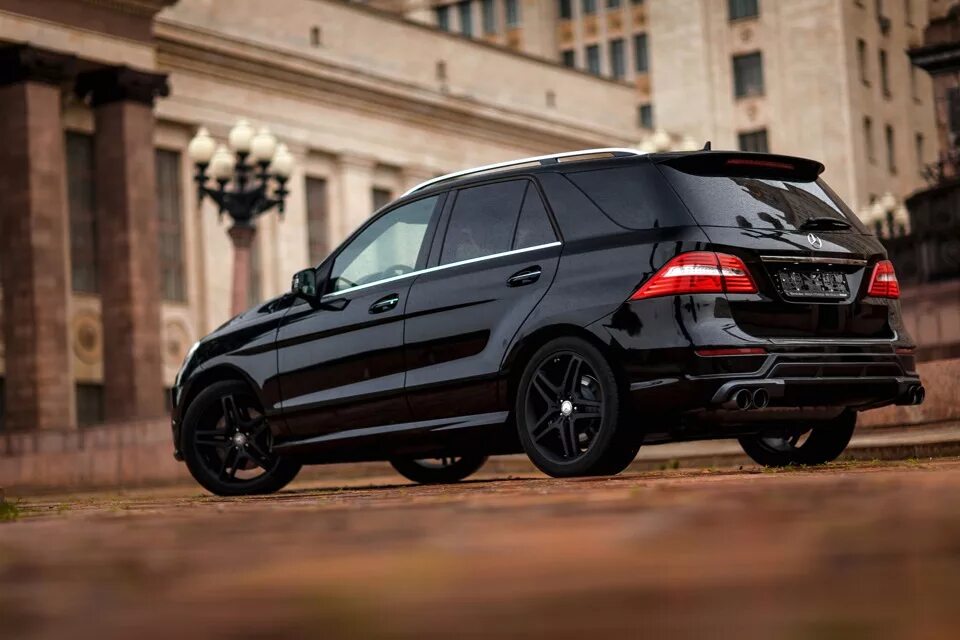 Mercedes w166 ml черный. Mercedes ml 166. Мерседес ml amg 164. Mercedes ml 63 amg. Черный мерседес мл.