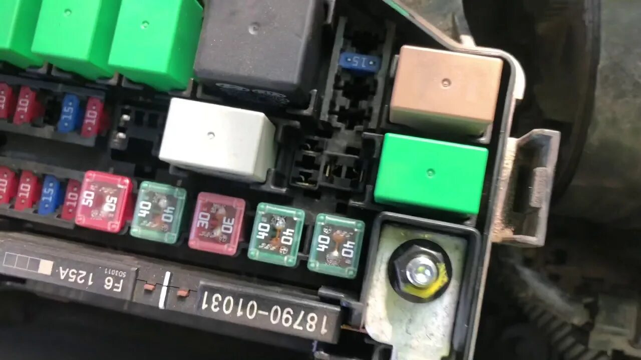 Реле стартера кия рио 3 где находится Kia-Sportage-Electrical-Fuse-Replacement-Guide-003