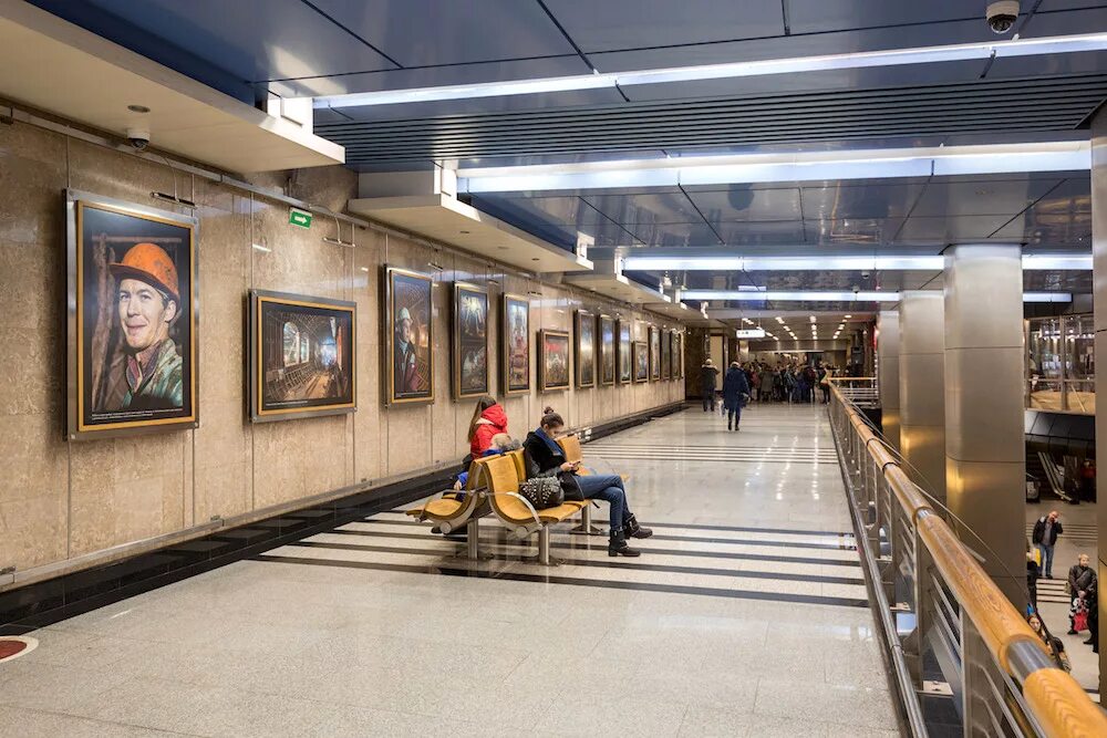 Метро выставочный зал. Станция метро выставочная москва. Метро выставочный зал. Офис корабль метро киевская. Станция метро выставочная москва.
