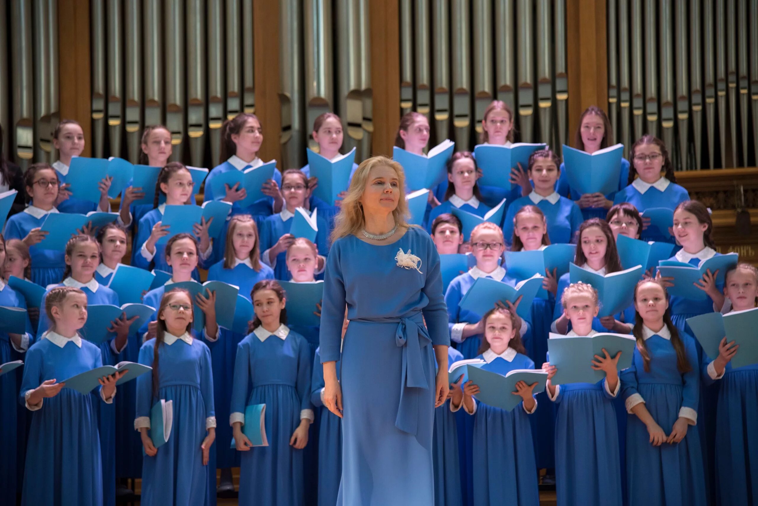 грачев дирижер детского хора. смешанный хор. удивительный хор. вокальное выступление. цветы хор.