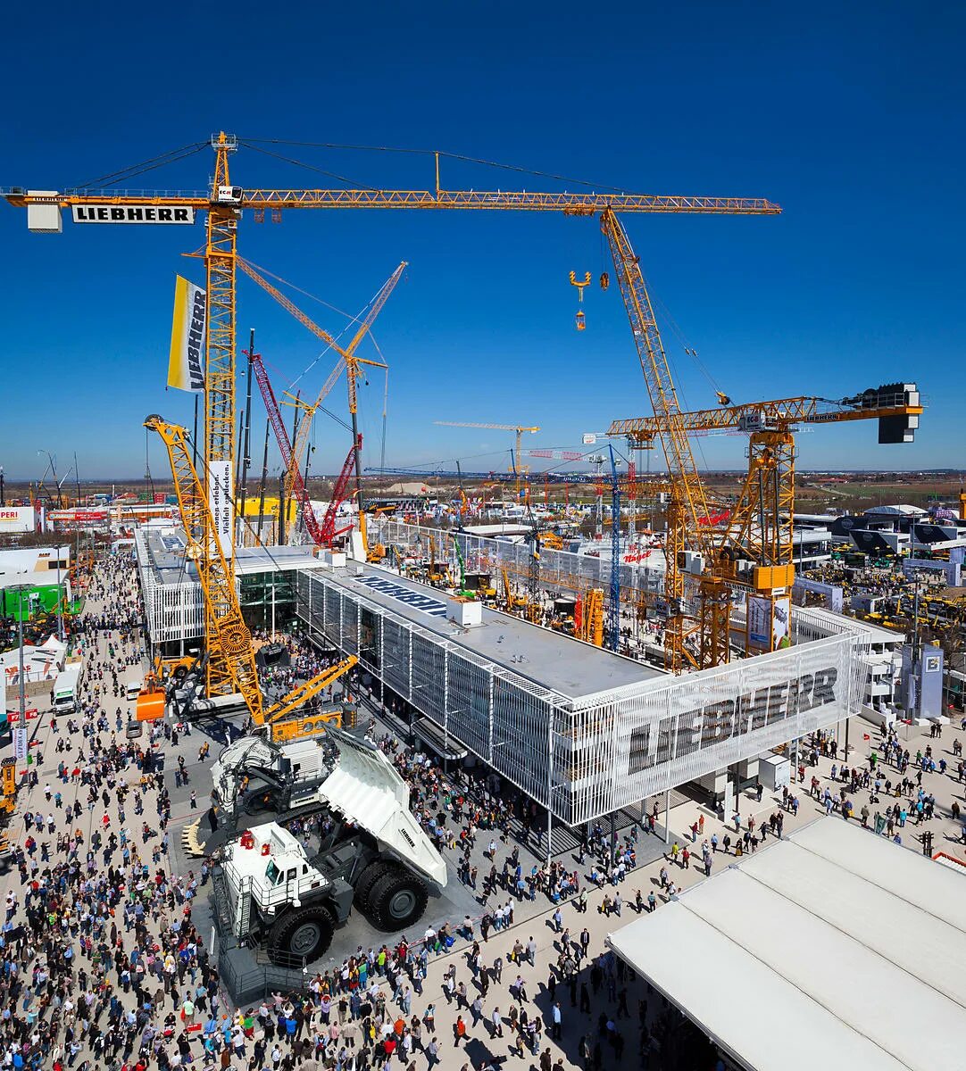 Либхер центр. Либхер 1450. liebherr портовый кран.