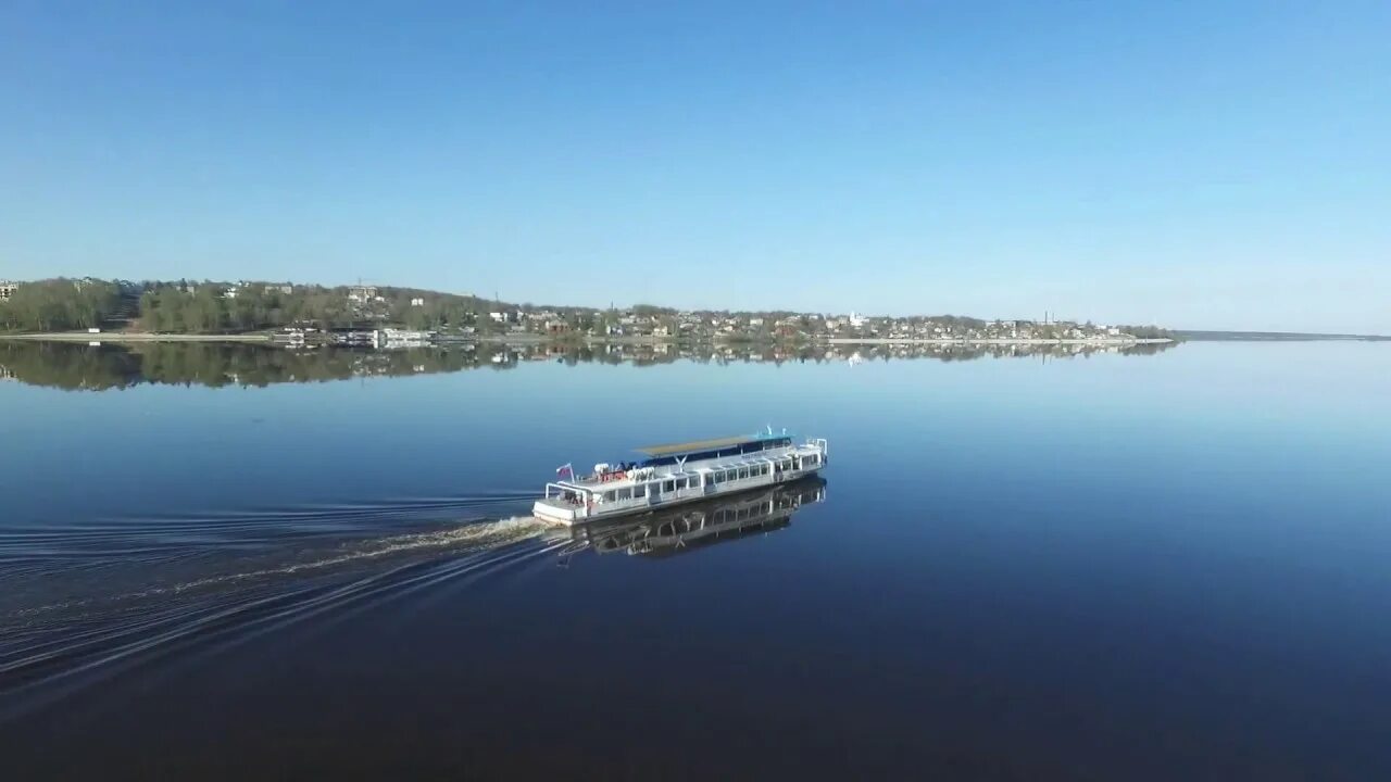 Песня по волге теплоход. А по Волге вверх теплоход. Вверх по Волге. Кострома течение Волги. Волга вверх.