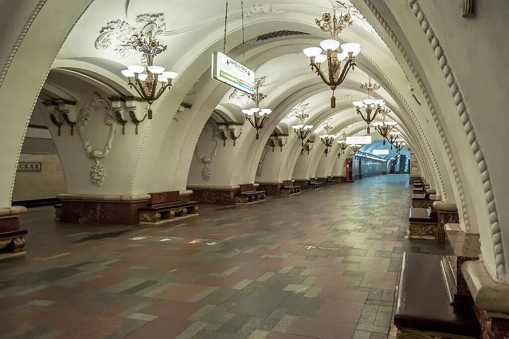 Арбатская боровицкая. Арбатская Арбатско-Покровская линия. Станция метро Арбатская. Арбатская (станция метро, Арбатско-Покровская линия). Смоленская (станция метро, Арбатско-Покровская линия).