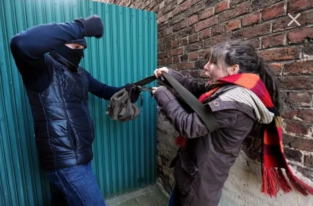 Нападение на человека. Уличные кражи. Уличный грабитель. Уличный грабеж.