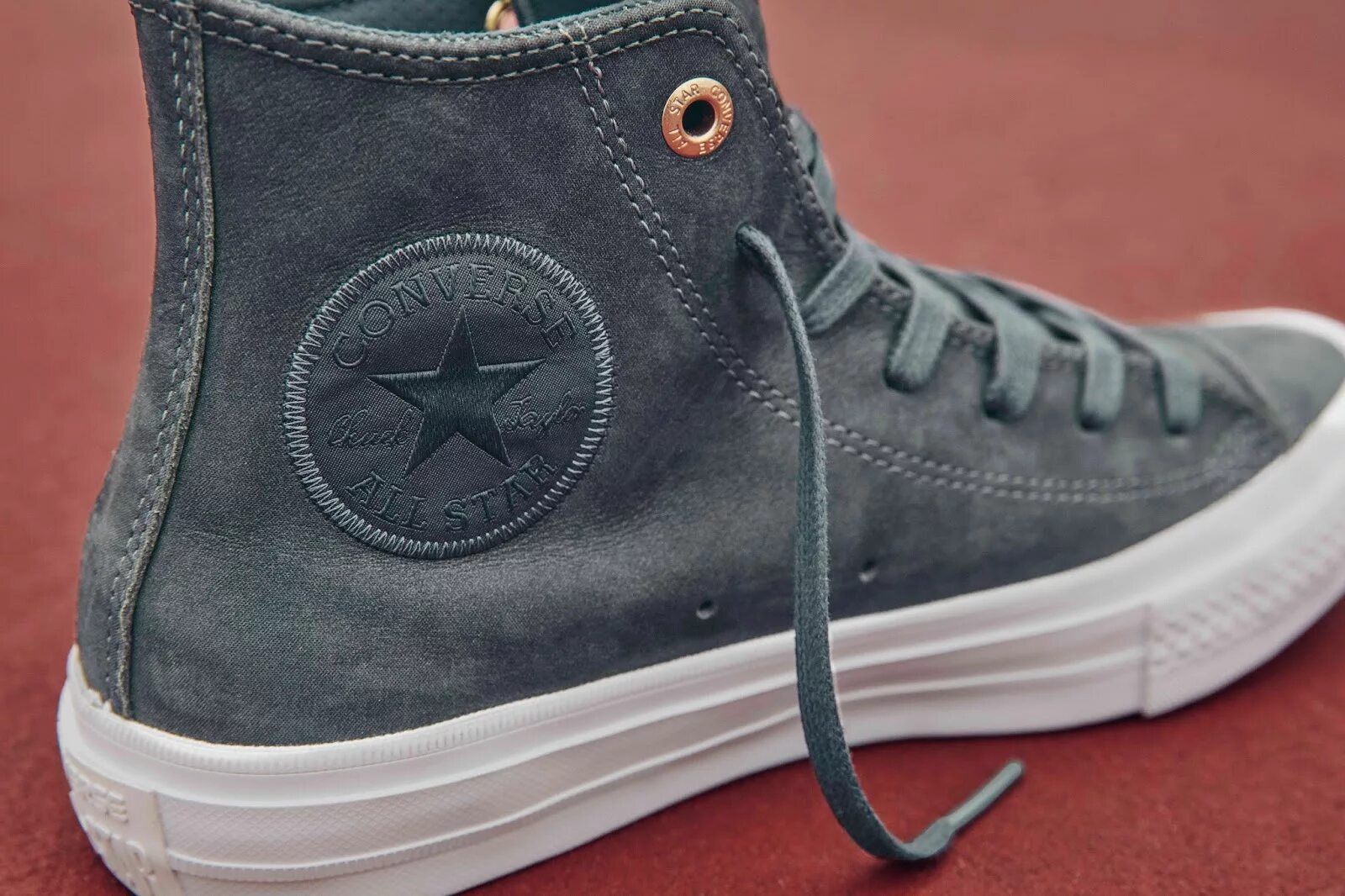 Converse leather. Конверс чак тейлор 2. кожаные конверсы all star. converse chuck taylor 2 leather. конверс кожа chuck taylor.