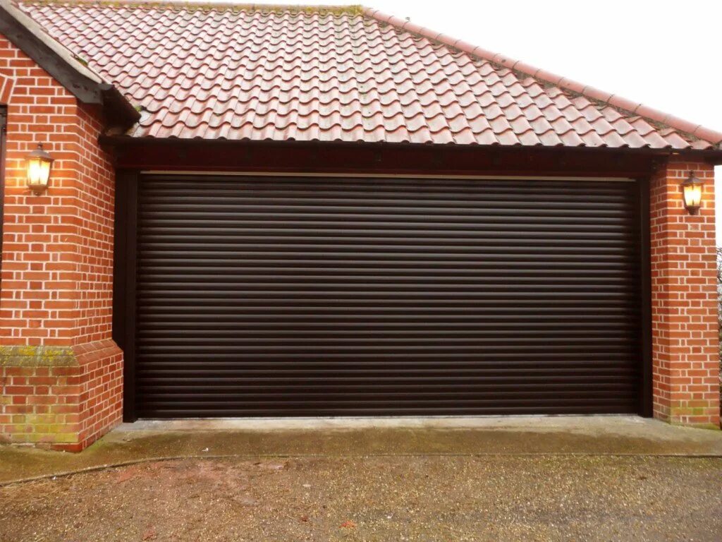 Рулонные ворота dus-370. Роллетные ворота alutech. Рольворота алютех 77 профиль. Роллетные ворота alutech. Rolstavni ворота.